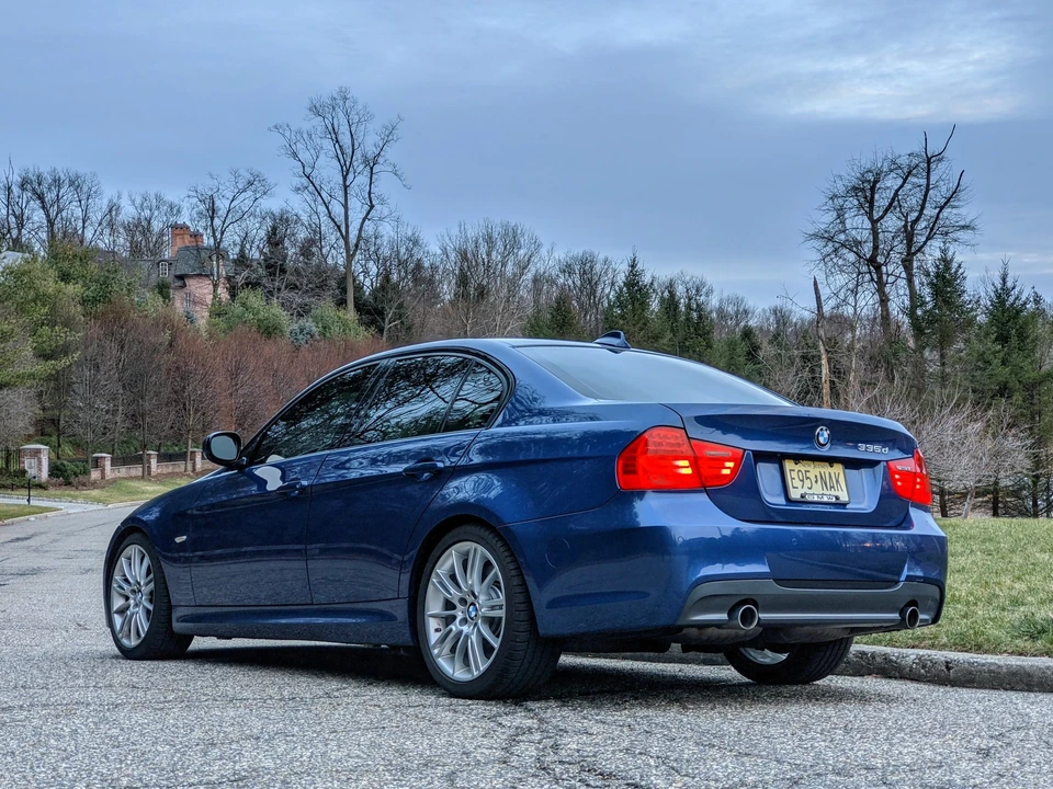 2011 BMW E90 3 Series Sedan - Image 7 of 30