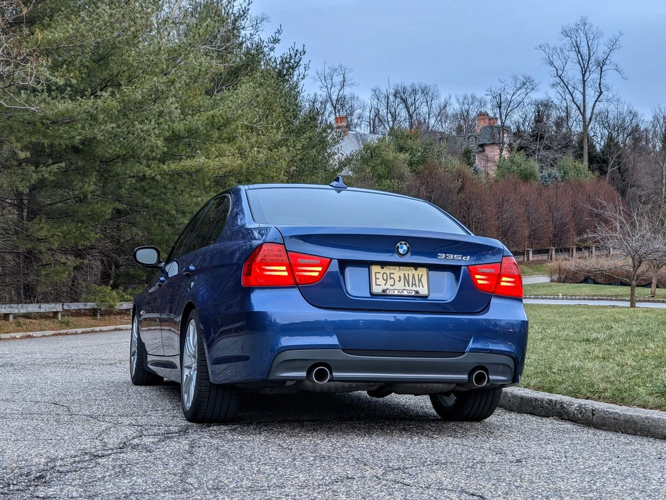 2011 BMW E90 3 Series Sedan - Image 8 of 30