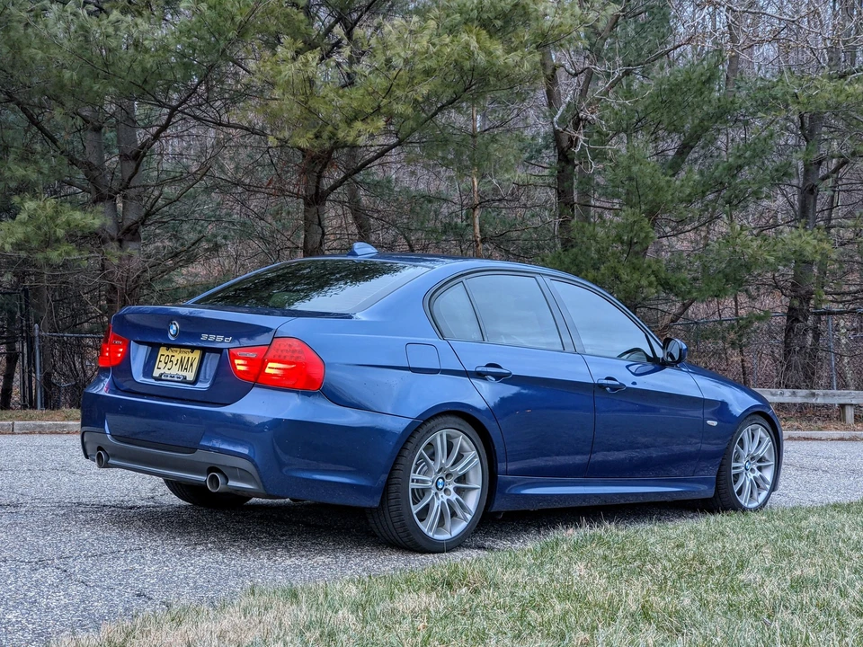 2011 BMW E90 3 Series Sedan - Image 9 of 30