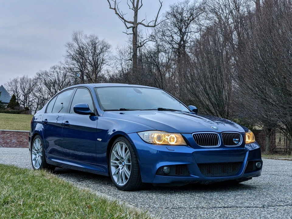 2011 BMW E90 3 Series Sedan - Image 11 of 30