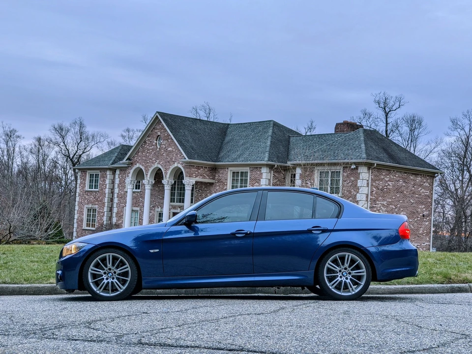 2011 BMW E90 3 Series Sedan - Image 5 of 30