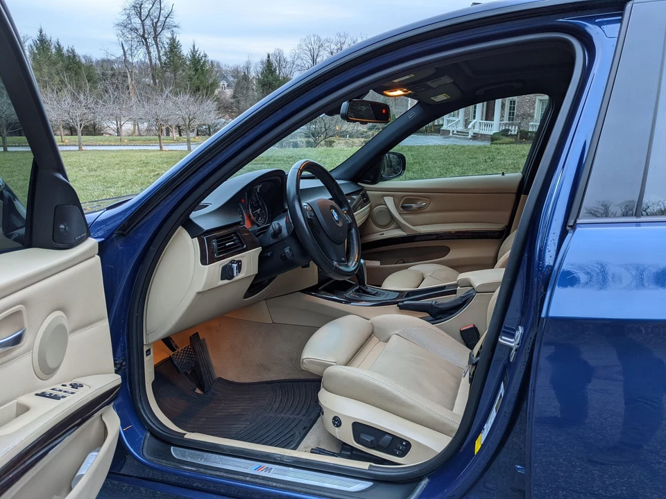 2011 BMW E90 3 Series Sedan - Image 12 of 30