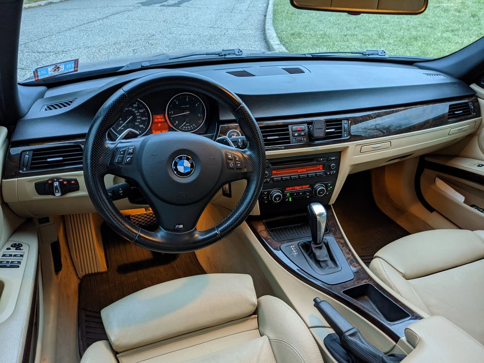 2011 BMW E90 3 Series Sedan - Image 13 of 30
