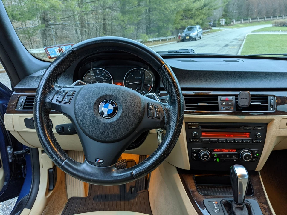2011 BMW E90 3 Series Sedan - Image 14 of 30