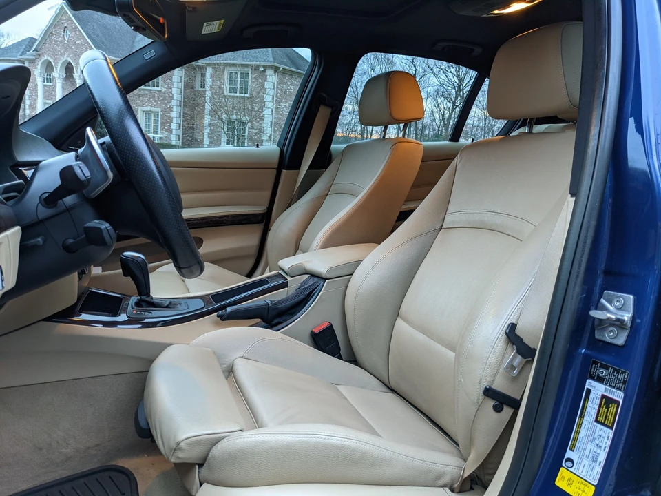 2011 BMW E90 3 Series Sedan - Image 15 of 30