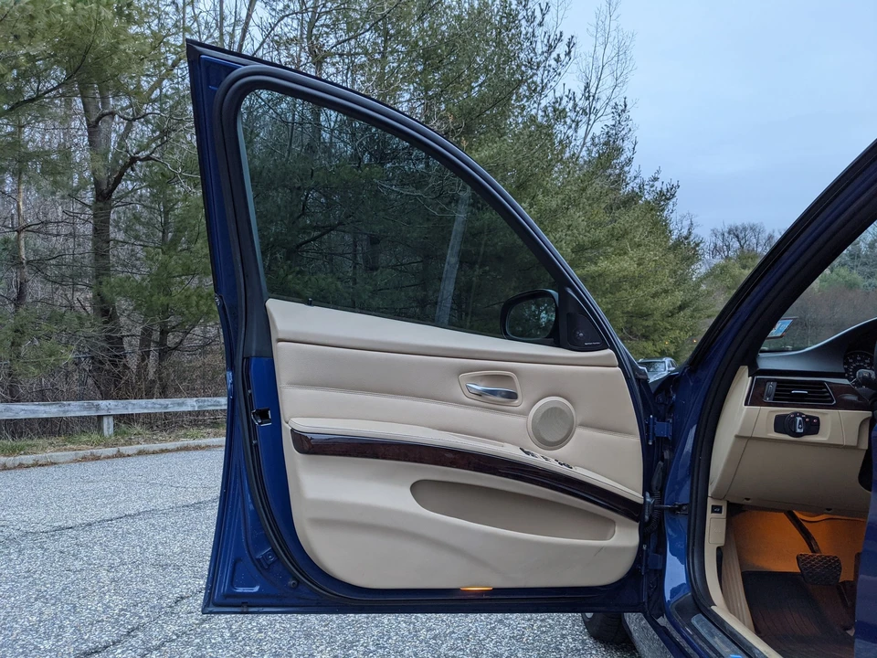 2011 BMW E90 3 Series Sedan - Image 18 of 30