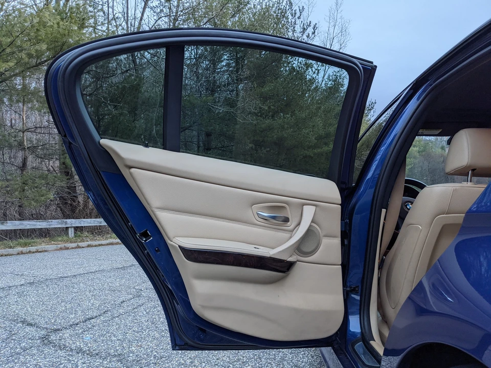 2011 BMW E90 3 Series Sedan - Image 19 of 30