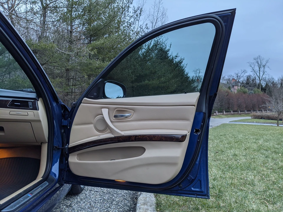 2011 BMW E90 3 Series Sedan - Image 20 of 30