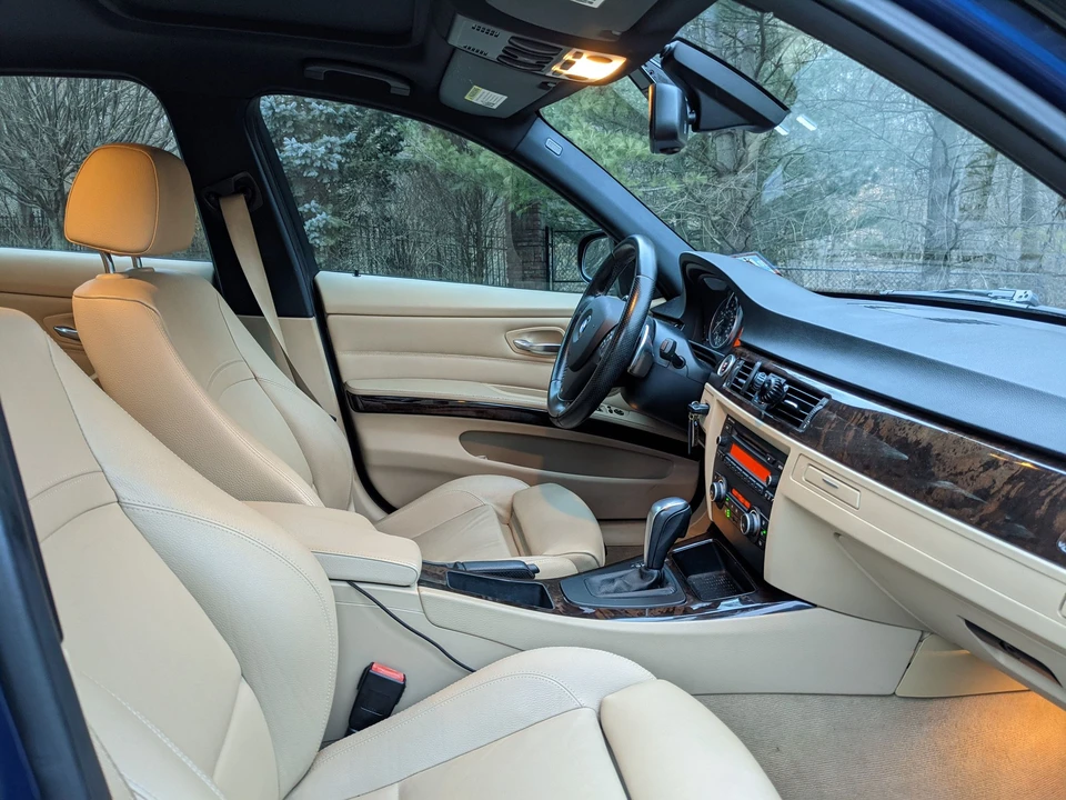 2011 BMW E90 3 Series Sedan - Image 16 of 30