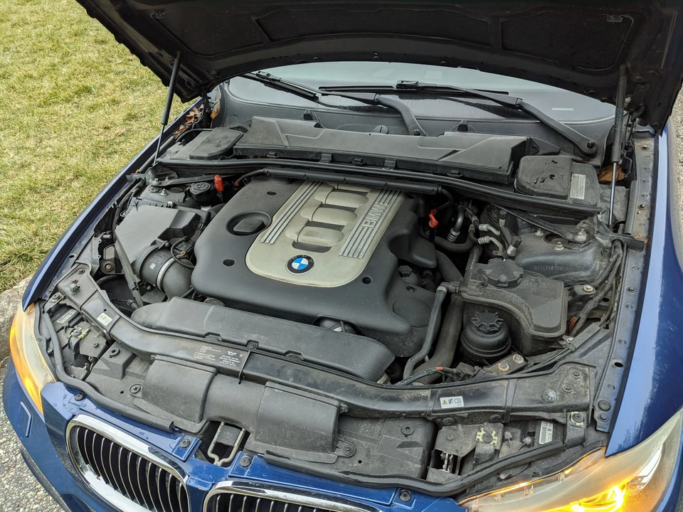 2011 BMW E90 3 Series Sedan - Image 23 of 30