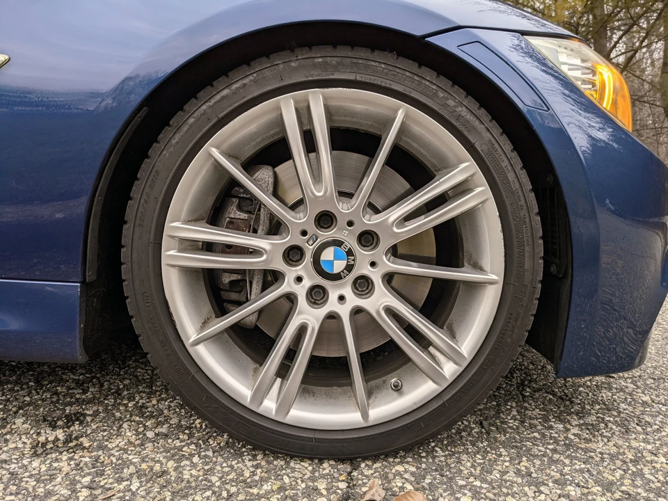 2011 BMW E90 3 Series Sedan - Image 26 of 30