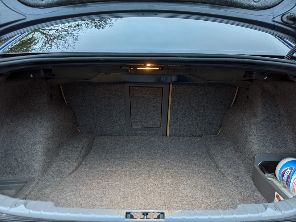 2011 BMW E90 3 Series Sedan - Image 28 of 30