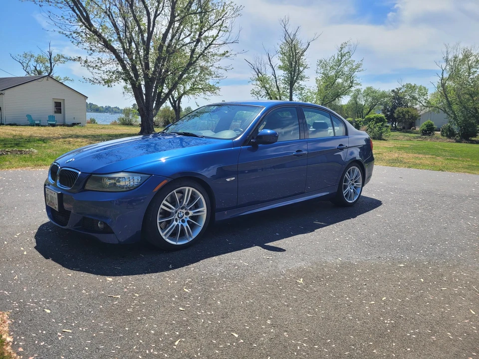 2011 BMW E90 3 Series Sedan - Image 2 of 31