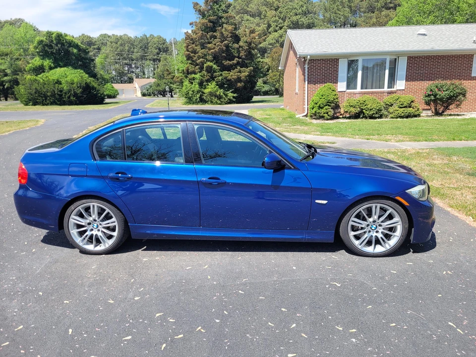 2011 BMW E90 3 Series Sedan - Image 5 of 31
