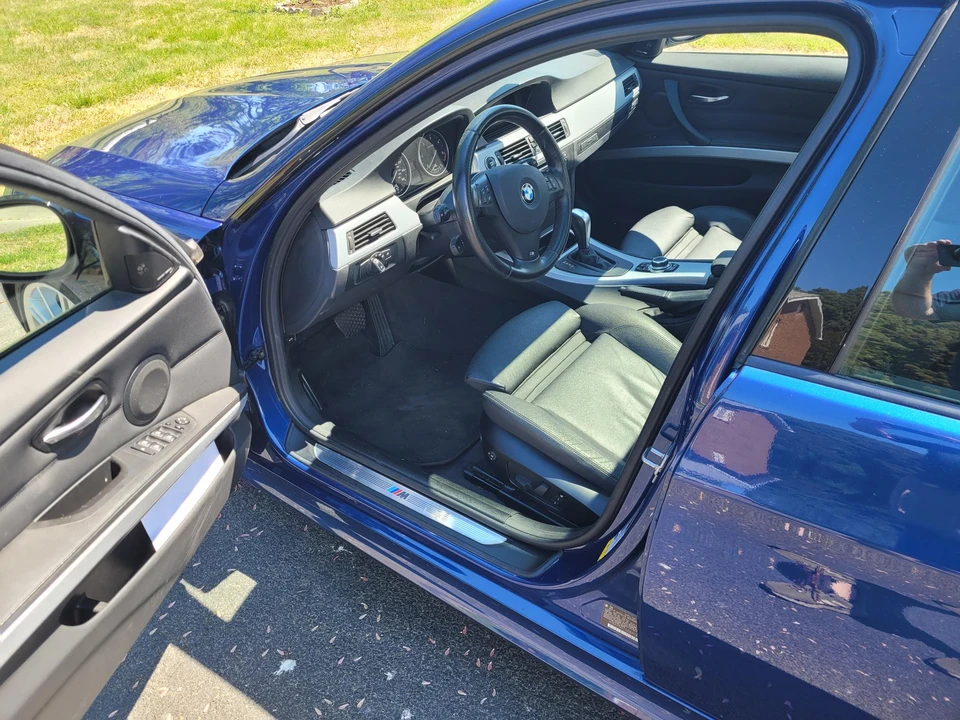 2011 BMW E90 3 Series Sedan - Image 27 of 31