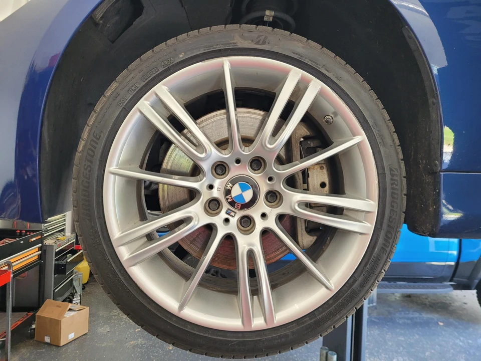 2011 BMW E90 3 Series Sedan - Image 21 of 31