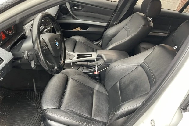 2011 BMW E90 3 Series Sedan - Image 4 of 7