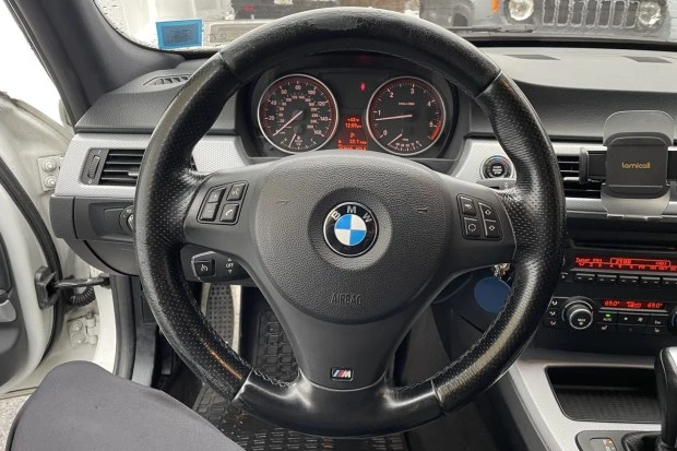 2011 BMW E90 3 Series Sedan - Image 5 of 7