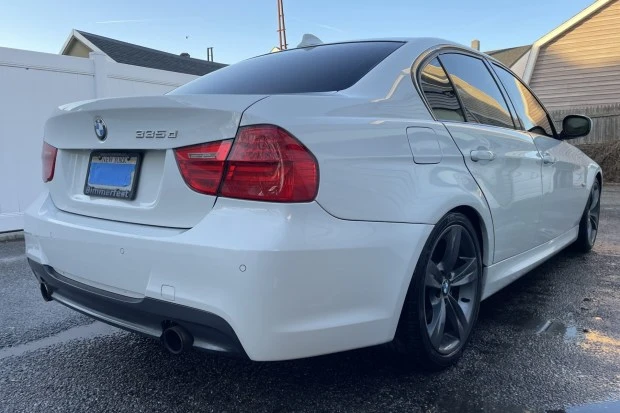 2011 BMW E90 3 Series Sedan - Image 2 of 7