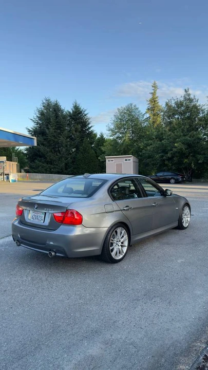 2011 BMW E90 3 Series Sedan - Image 4 of 12