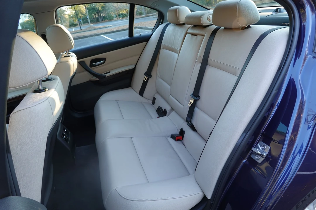 2011 BMW E90 3 Series Sedan - Image 7 of 11