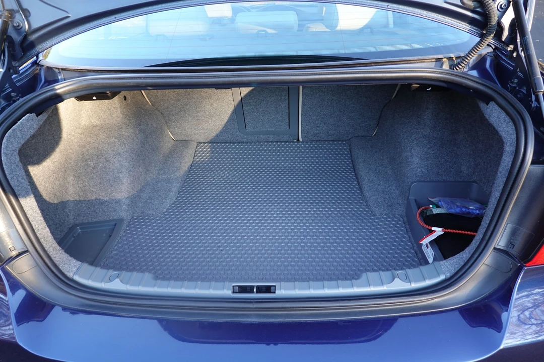 2011 BMW E90 3 Series Sedan - Image 8 of 11