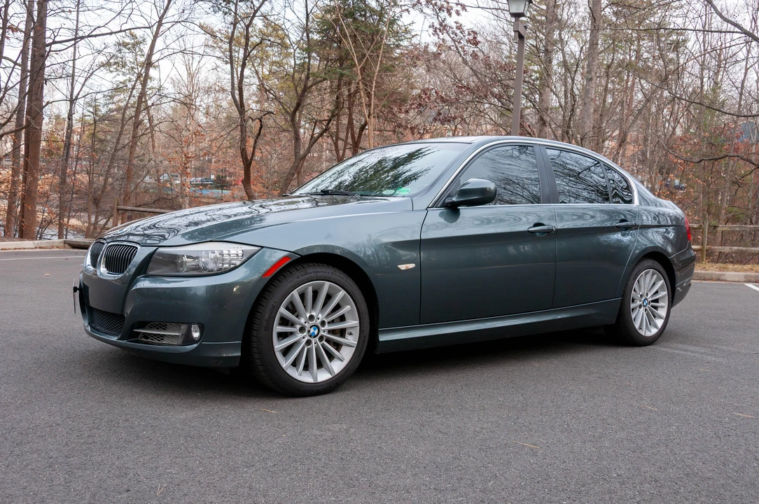 2011 BMW E90 3 Series Sedan - Image 8 of 31