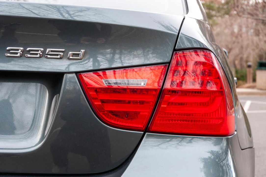 2011 BMW E90 3 Series Sedan - Image 29 of 31