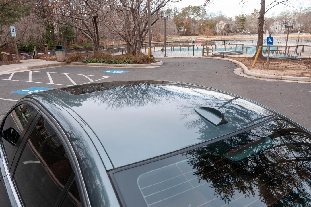 2011 BMW E90 3 Series Sedan - Image 21 of 31