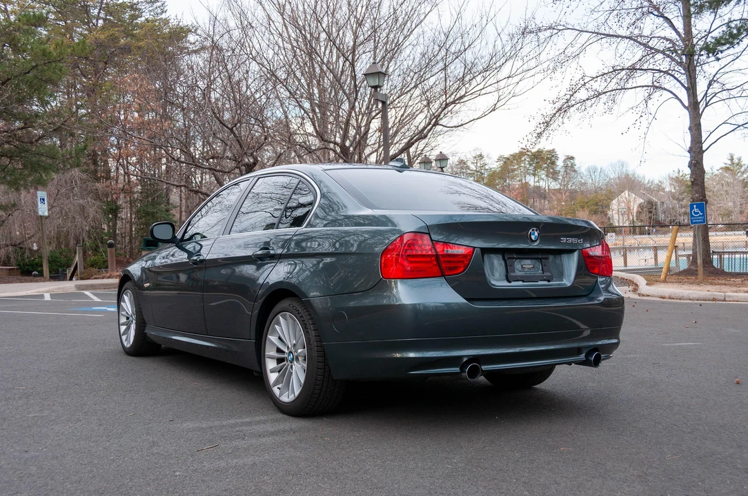 2011 BMW E90 3 Series Sedan - Image 10 of 31
