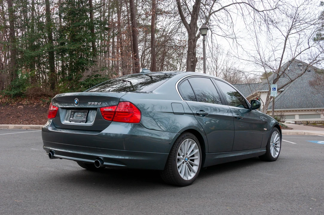 2011 BMW E90 3 Series Sedan - Image 12 of 31