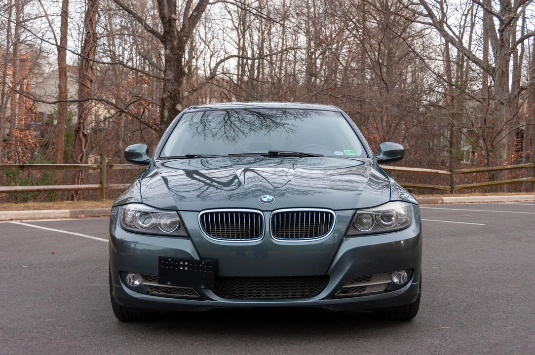 2011 BMW E90 3 Series Sedan - Image 6 of 31