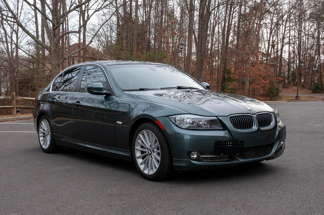 2011 BMW E90 3 Series Sedan - Image 14 of 31