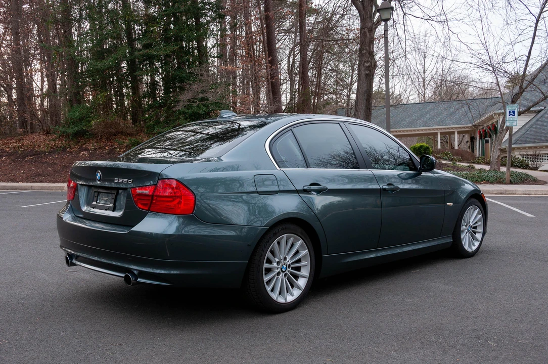 2011 BMW E90 3 Series Sedan - Image 13 of 31