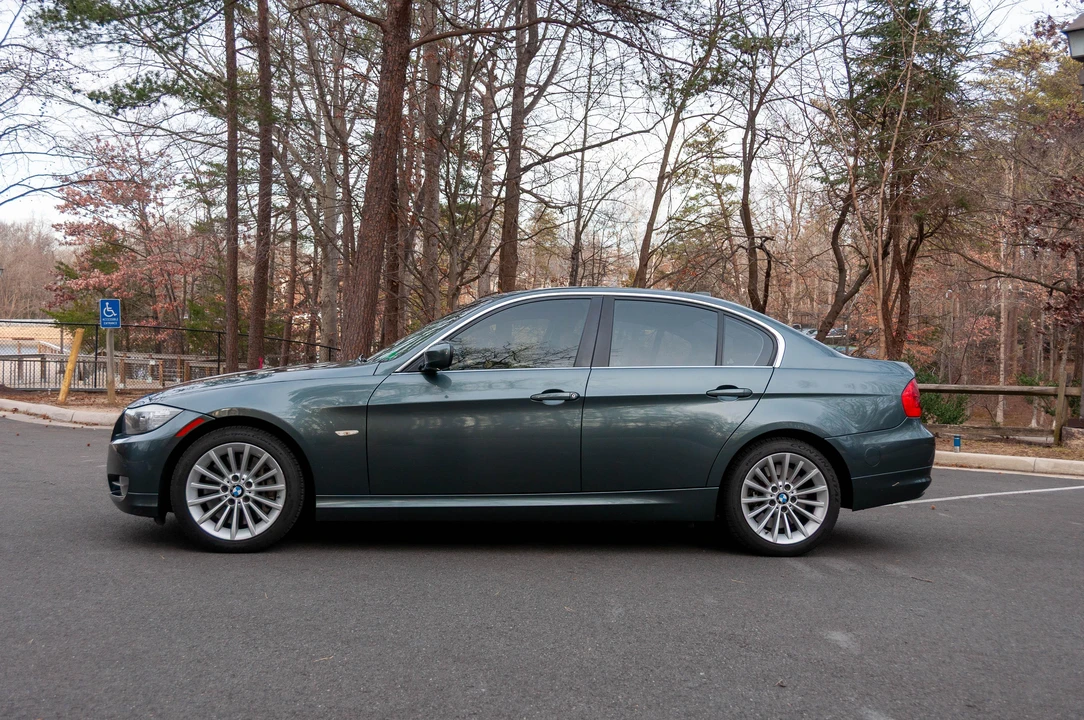 2011 BMW E90 3 Series Sedan - Image 9 of 31