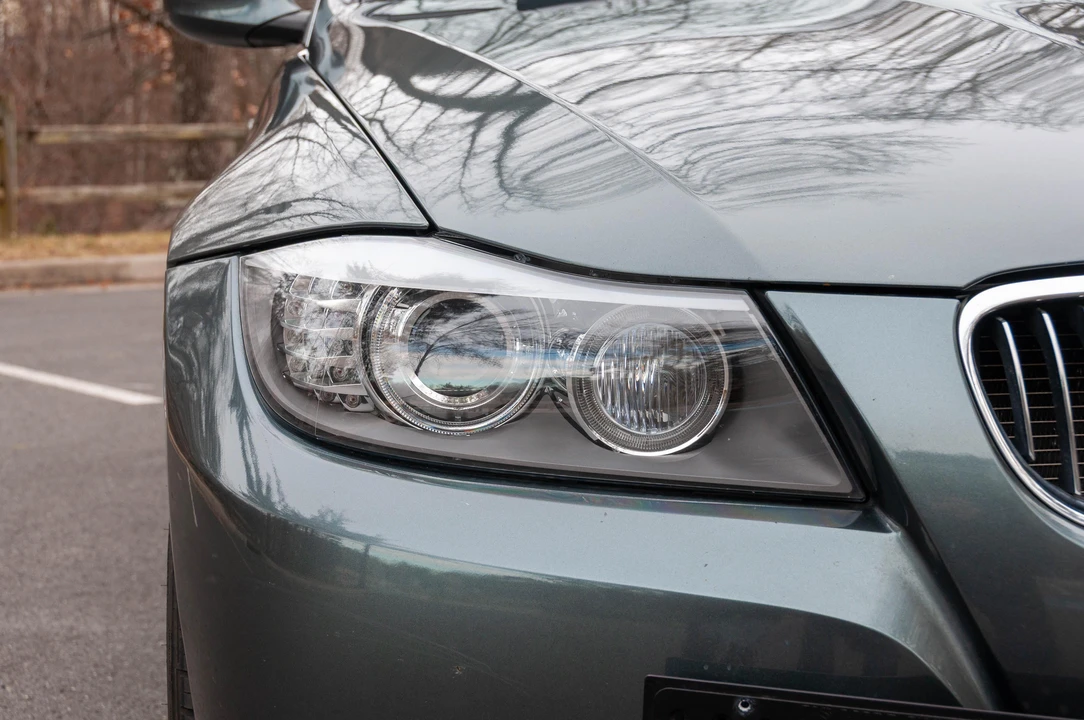2011 BMW E90 3 Series Sedan - Image 16 of 31