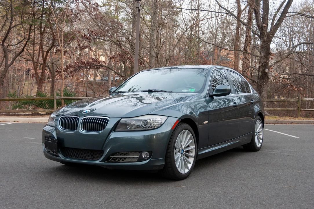 2011 BMW E90 3 Series Sedan - Image 7 of 31