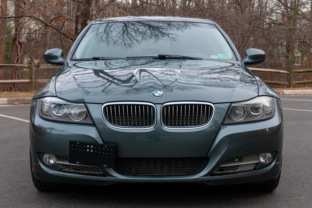 2011 BMW E90 3 Series Sedan - Image 2 of 31