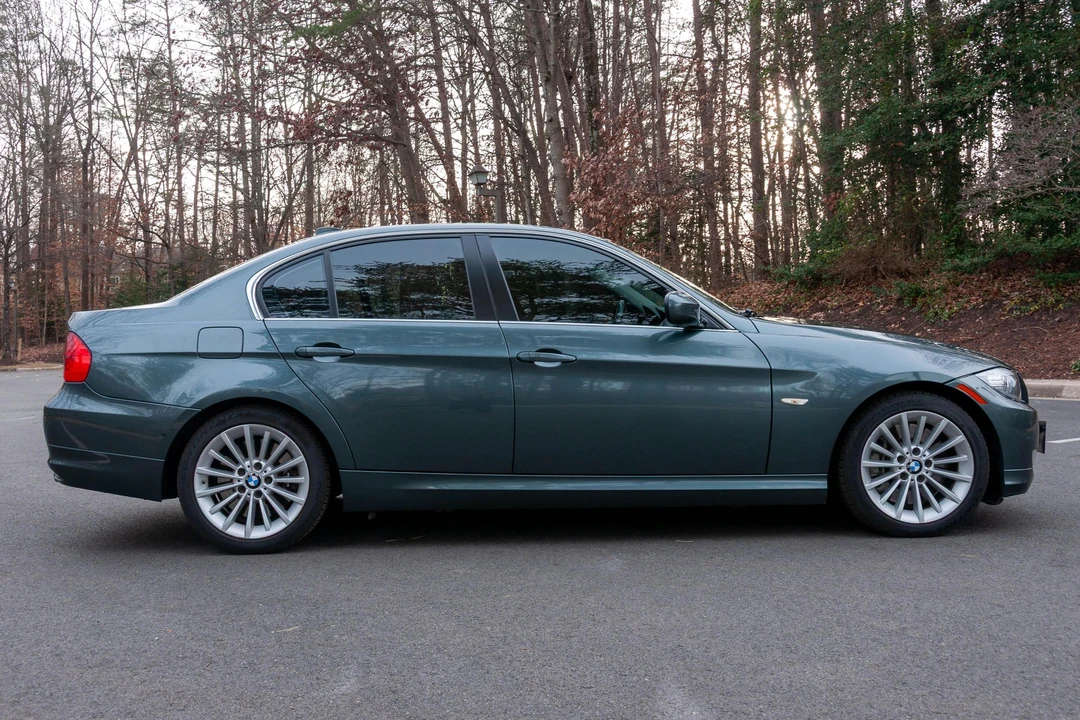 2011 BMW E90 3 Series Sedan - Image 3 of 31
