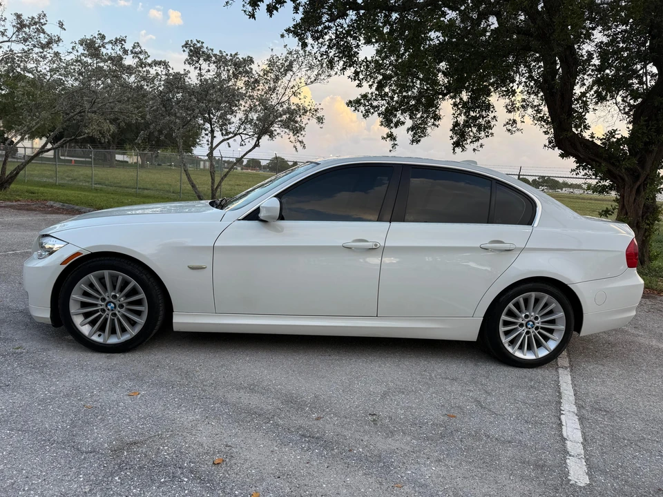 2011 BMW E90 3 Series Sedan - Image 8 of 31
