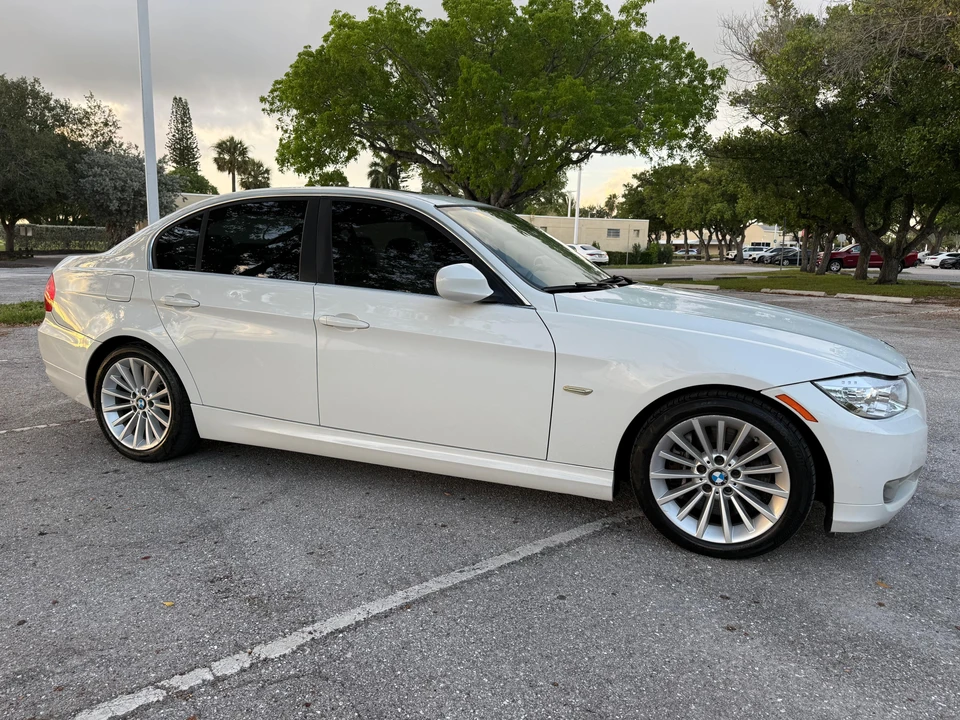 2011 BMW E90 3 Series Sedan - Image 19 of 31