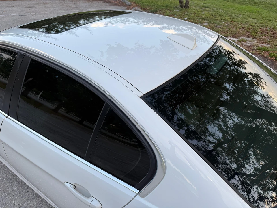 2011 BMW E90 3 Series Sedan - Image 28 of 31
