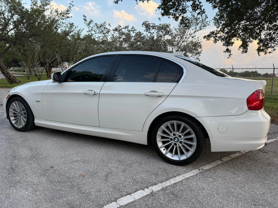 2011 BMW E90 3 Series Sedan - Image 10 of 31