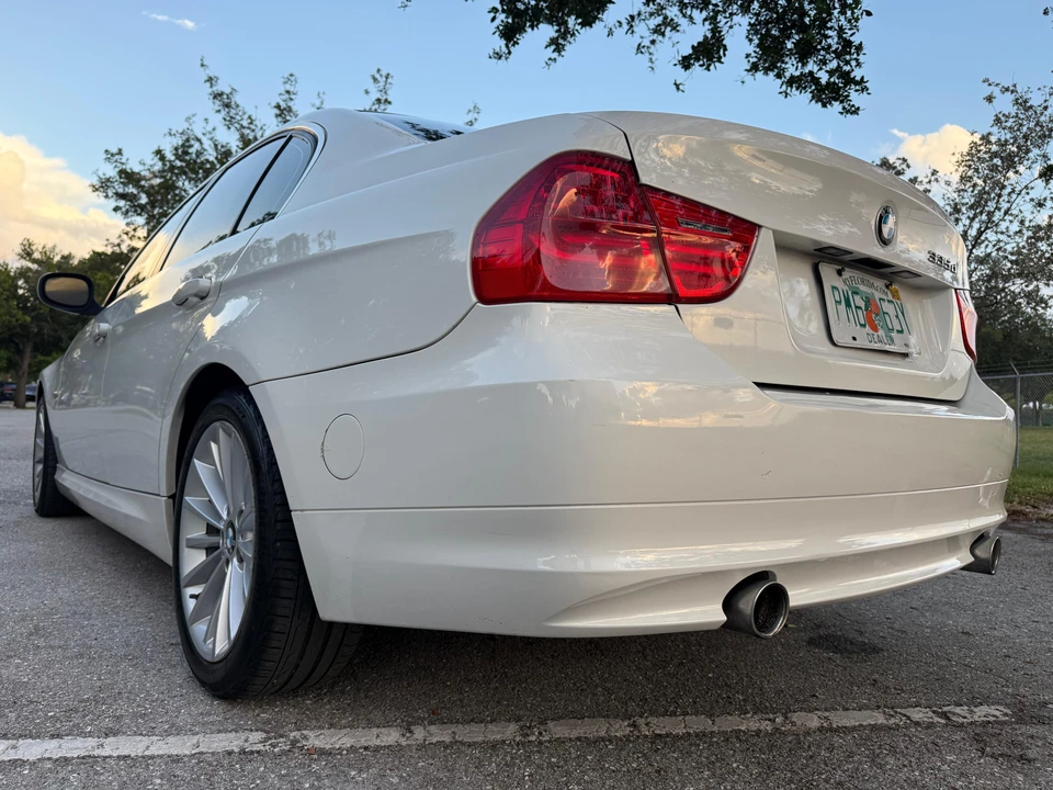 2011 BMW E90 3 Series Sedan - Image 12 of 31