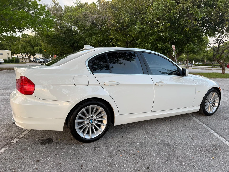 2011 BMW E90 3 Series Sedan - Image 18 of 31