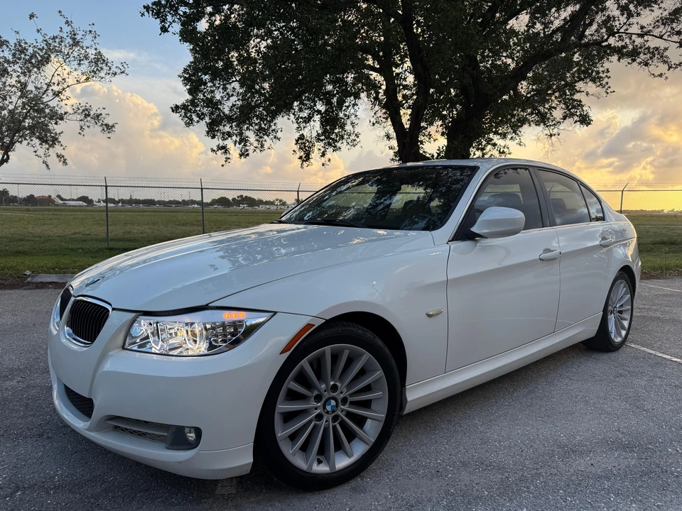 2011 BMW E90 3 Series Sedan - Image 6 of 31