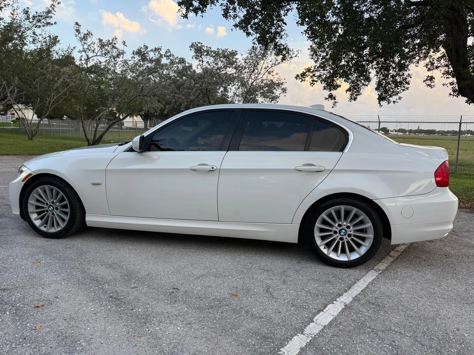 2011 BMW E90 3 Series Sedan - Image 9 of 31