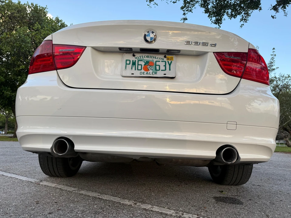 2011 BMW E90 3 Series Sedan - Image 13 of 31
