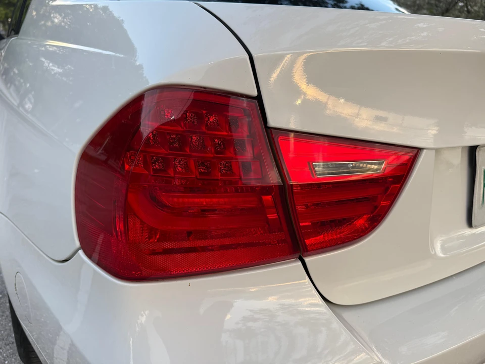 2011 BMW E90 3 Series Sedan - Image 29 of 31