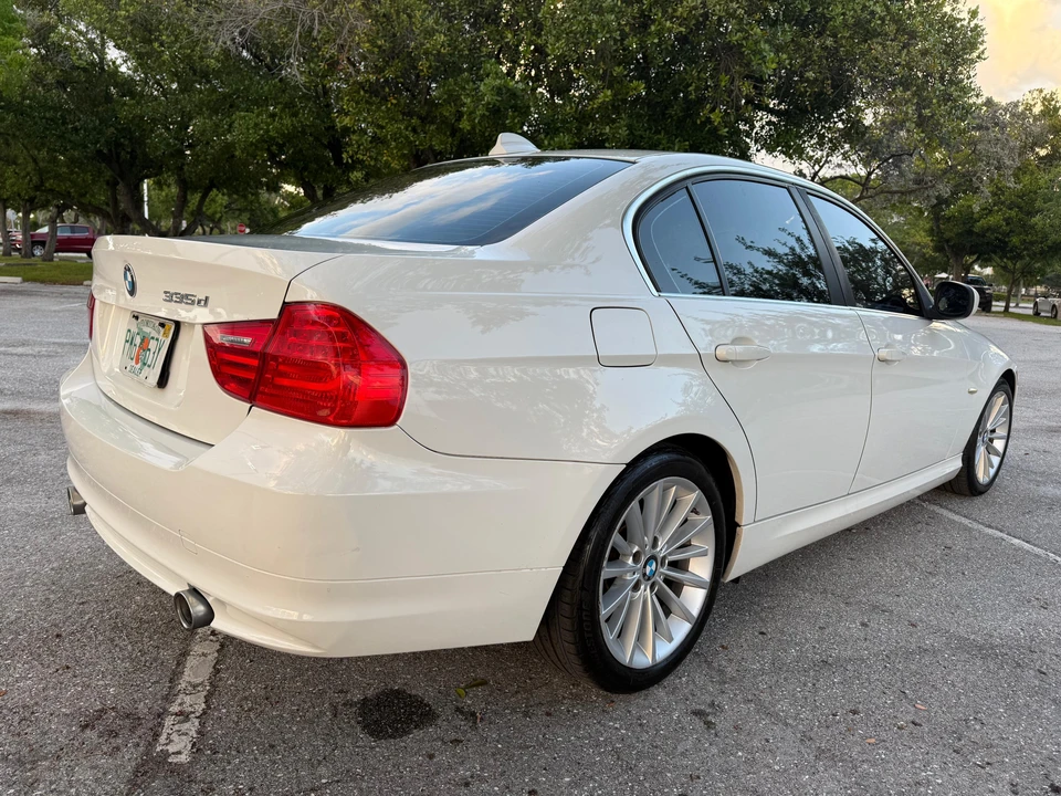 2011 BMW E90 3 Series Sedan - Image 16 of 31